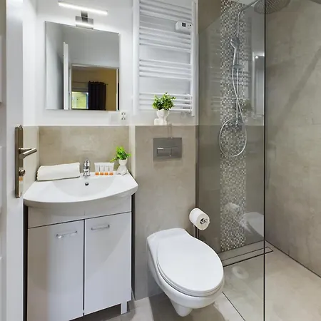 Studios With Parking And Garden Near Warsaw Chopin Airport By Noclegi Renters Zewnętrze zdjęcie