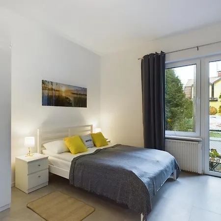 Studios With Parking And Garden Near Warsaw Chopin Airport By Noclegi Renters Zewnętrze zdjęcie