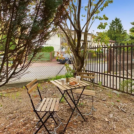 Studios With Parking And Garden Near Warsaw Chopin Airport By Noclegi Renters Zewnętrze zdjęcie