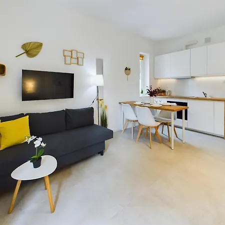 Studios With Parking And Garden Near Warsaw Chopin Airport By Noclegi Renters Zewnętrze zdjęcie