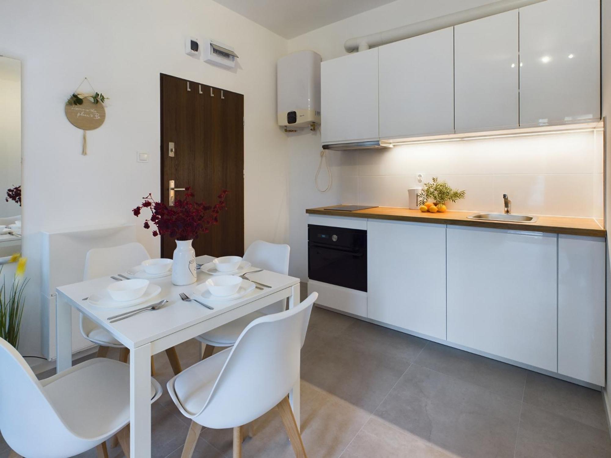 With Parking And Garden Near Chopin Airport By Renters Apartment